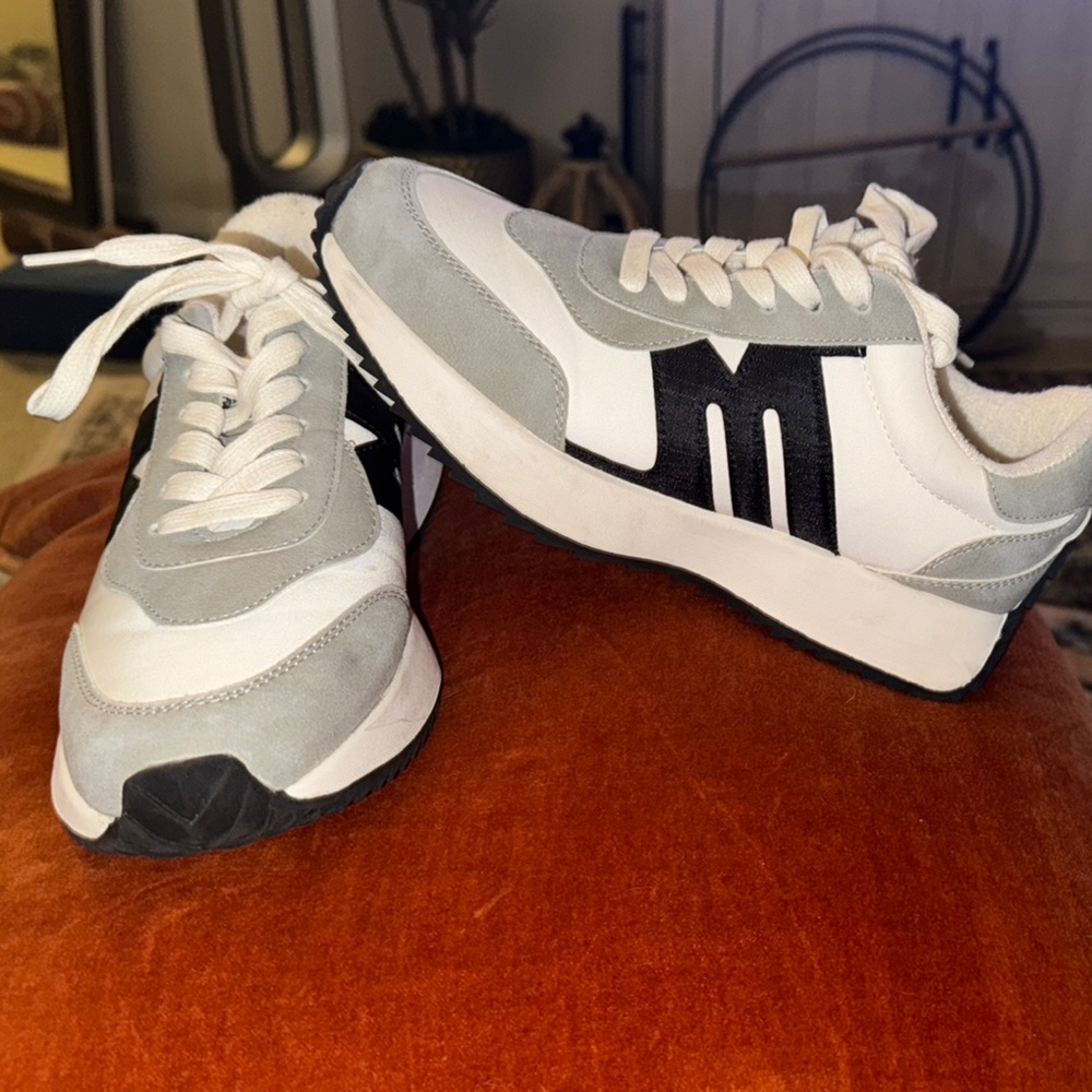 Steve Madden Stylish Gray- White- Black Woman’s Sneakers size 7
